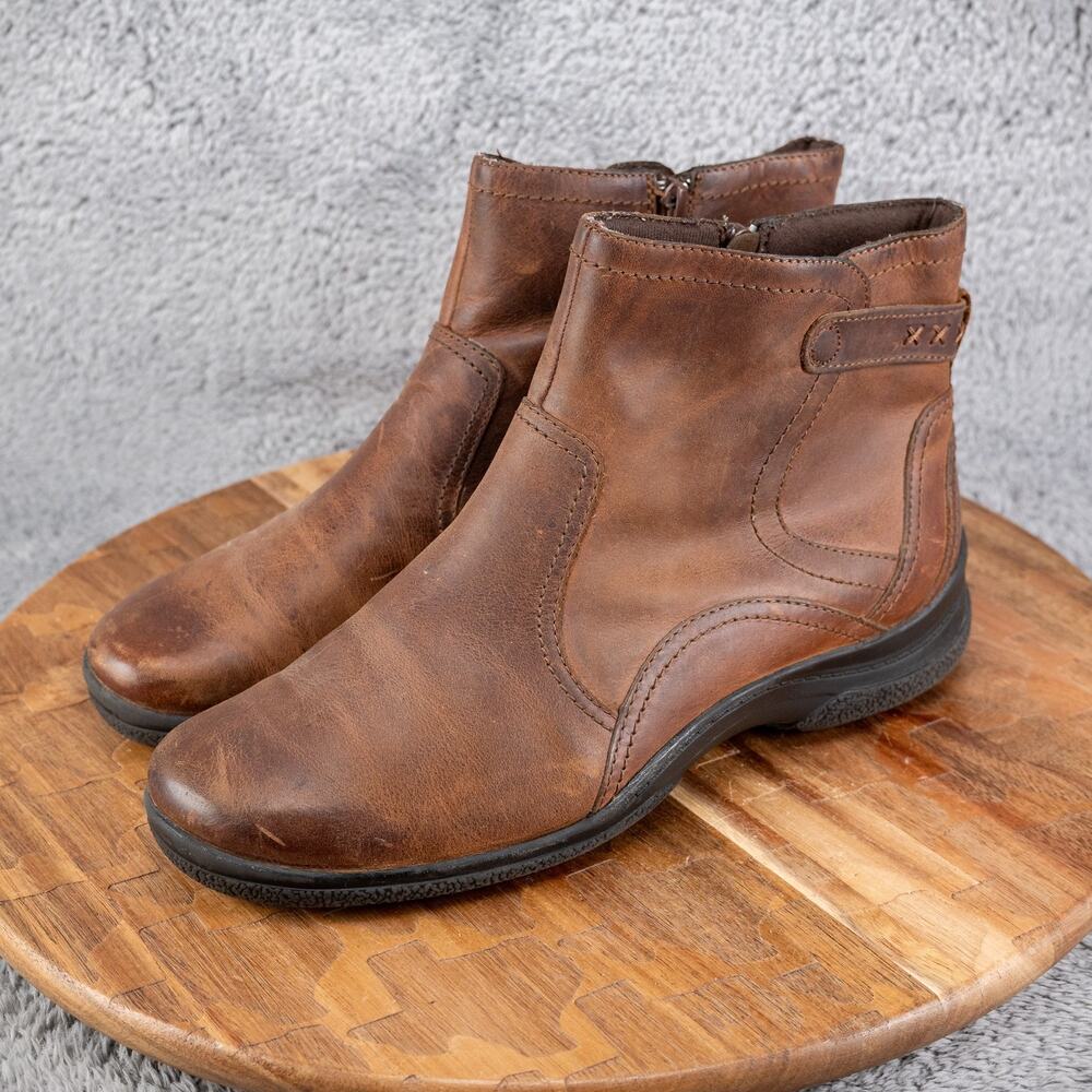 Clarks Brown Ankle Boots - Picture 3 of 7